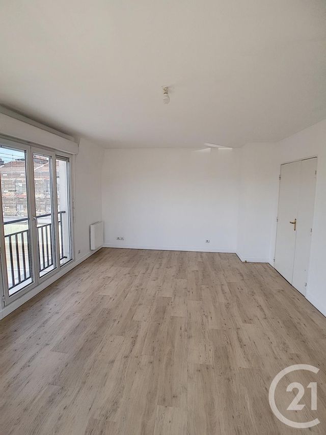 Appartement F2 à louer - 3 pièces - 59.8 m2 - LE BOURGET - 93 - ILE-DE-FRANCE - Century 21 Pierrimo Appartement F2 à louer - 3 pièces - 59.8 m2 - LE BOURGET - 93 - ILE-DE-FRANCE - Century 21 Pierrimo