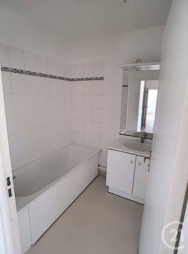 Appartement F2 à louer - 3 pièces - 59.8 m2 - LE BOURGET - 93 - ILE-DE-FRANCE - Century 21 Pierrimo Appartement F2 à louer - 3 pièces - 59.8 m2 - LE BOURGET - 93 - ILE-DE-FRANCE - Century 21 Pierrimo