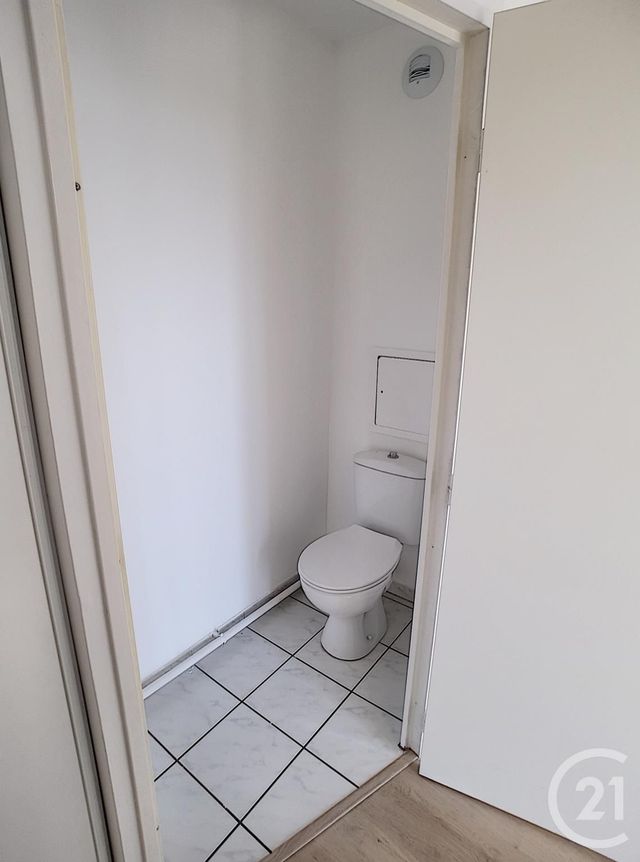Appartement F2 à louer - 3 pièces - 59.8 m2 - LE BOURGET - 93 - ILE-DE-FRANCE - Century 21 Pierrimo Appartement F2 à louer - 3 pièces - 59.8 m2 - LE BOURGET - 93 - ILE-DE-FRANCE - Century 21 Pierrimo