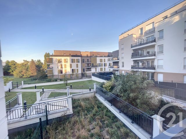 Afficher la photo en grand parking à louer - 10.0 m2 - NOISY LE GRAND - 93 - ILE-DE-FRANCE - Century 21 Pierrimo