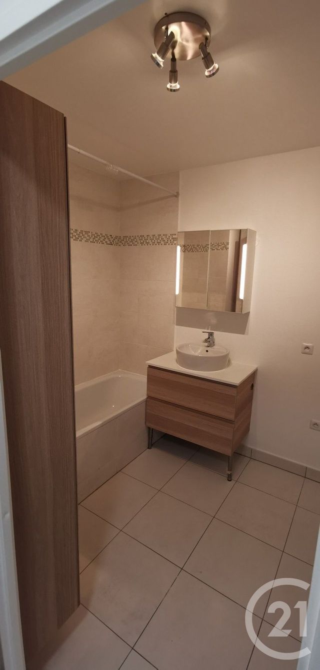 Appartement F2 à louer - 2 pièces - 45.05 m2 - MONTFERMEIL - 93 - ILE-DE-FRANCE - Century 21 Pierrimo