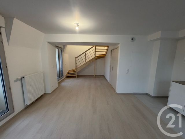 Appartement Duplex à louer - 4 pièces - 83.53 m2 - LE BLANC MESNIL - 93 - ILE-DE-FRANCE - Century 21 Pierrimo