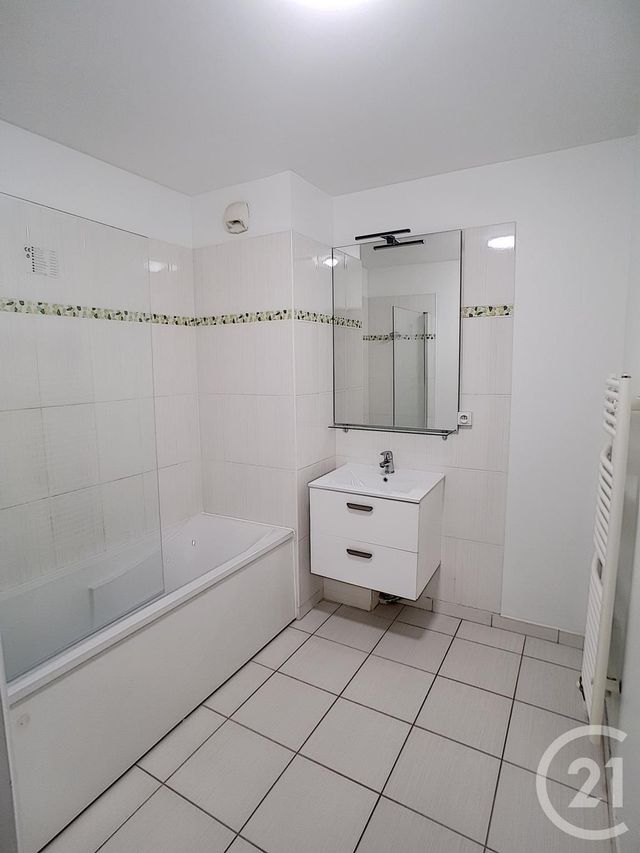 Appartement F2 à louer - 2 pièces - 49.81 m2 - LIVRY GARGAN - 93 - ILE-DE-FRANCE - Century 21 Pierrimo