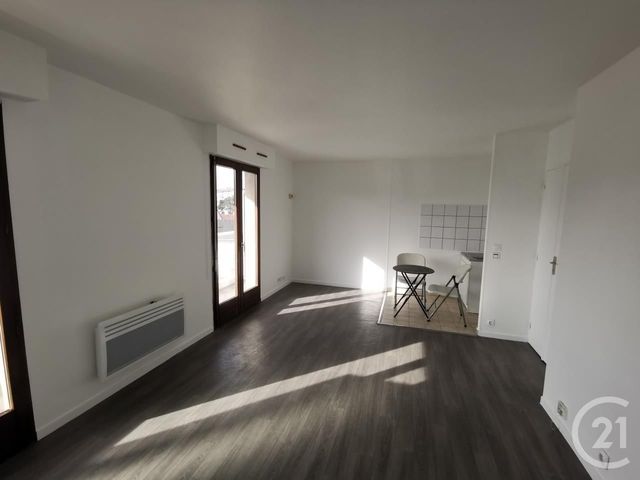 Appartement Studio à louer - 1 pièce - 30.55 m2 - NOISY LE SEC - 93 - ILE-DE-FRANCE - Century 21 Pierrimo