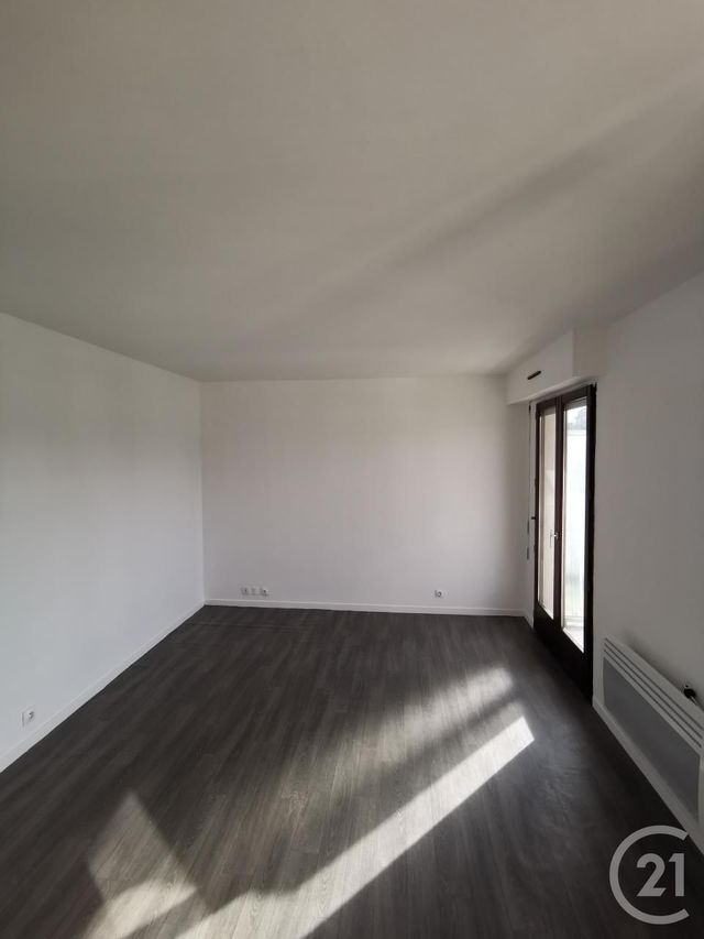 Appartement Studio à louer - 1 pièce - 30.55 m2 - NOISY LE SEC - 93 - ILE-DE-FRANCE - Century 21 Pierrimo