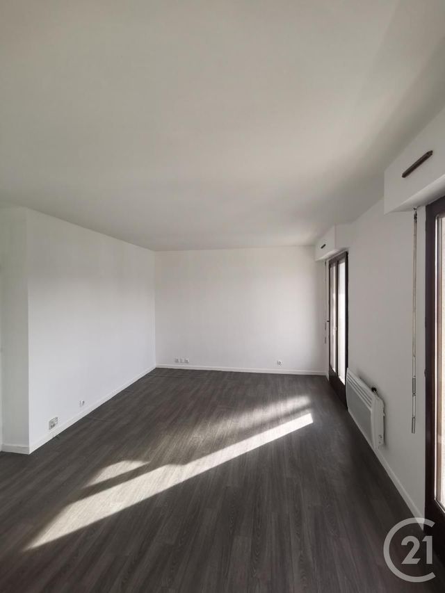 Appartement Studio à louer - 1 pièce - 30.55 m2 - NOISY LE SEC - 93 - ILE-DE-FRANCE - Century 21 Pierrimo