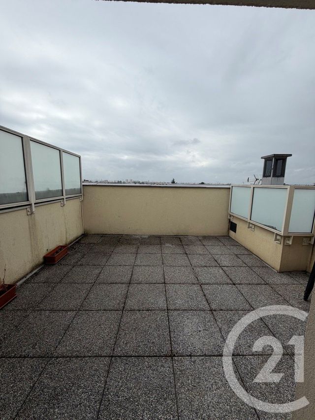 Appartement Duplex à louer - 3 pièces - 64.57 m2 - LE BLANC MESNIL - 93 - ILE-DE-FRANCE - Century 21 Pierrimo