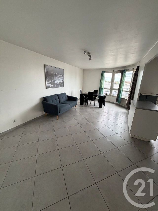 Appartement F3 à louer - 3 pièces - 71.63 m2 - LE BOURGET - 93 - ILE-DE-FRANCE - Century 21 Pierrimo