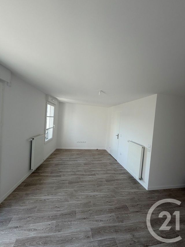 Appartement Studio à louer - 1 pièce - 30.37 m2 - LE BLANC MESNIL - 93 - ILE-DE-FRANCE - Century 21 Pierrimo