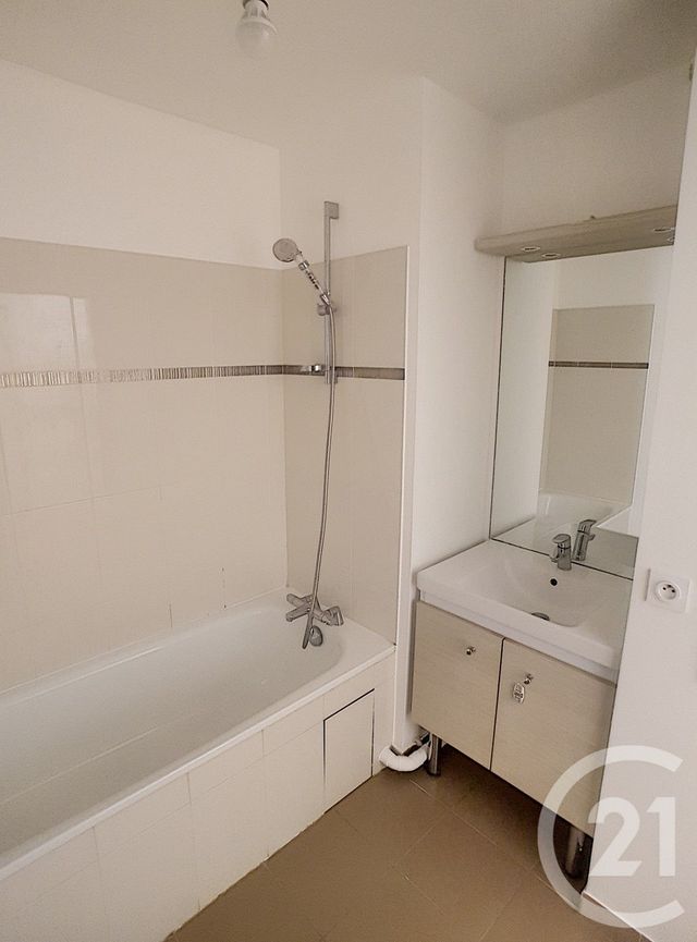 Appartement F4 à louer - 4 pièces - 75.66 m2 - BOBIGNY - 93 - ILE-DE-FRANCE - Century 21 Pierrimo