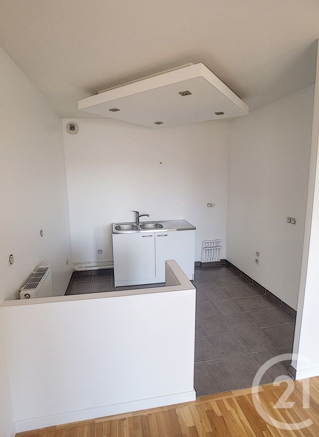 Appartement F4 à louer - 4 pièces - 75.66 m2 - BOBIGNY - 93 - ILE-DE-FRANCE - Century 21 Pierrimo